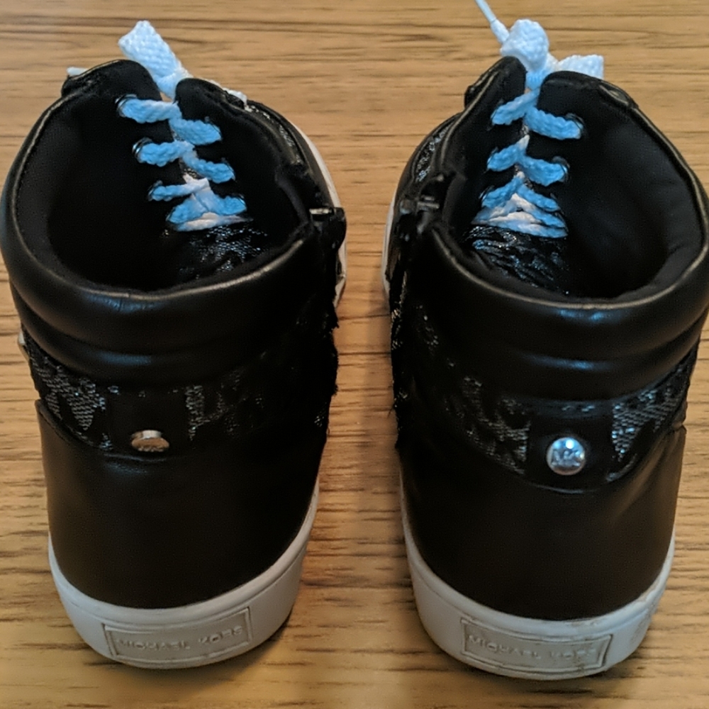 Shoes - Picture 3 of 4